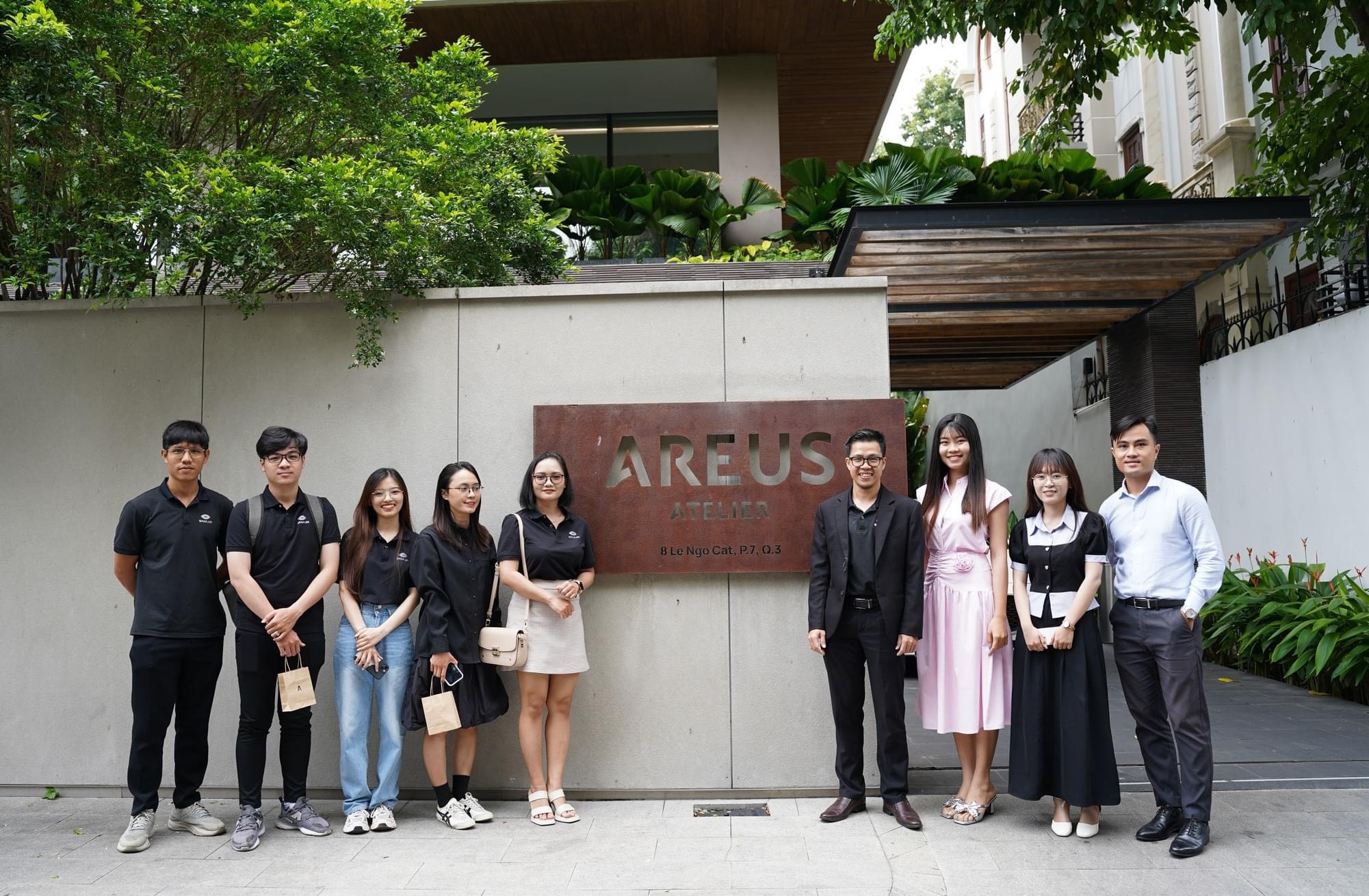 GAXA-DESIGN & BUILD visiting the AREUS showroom